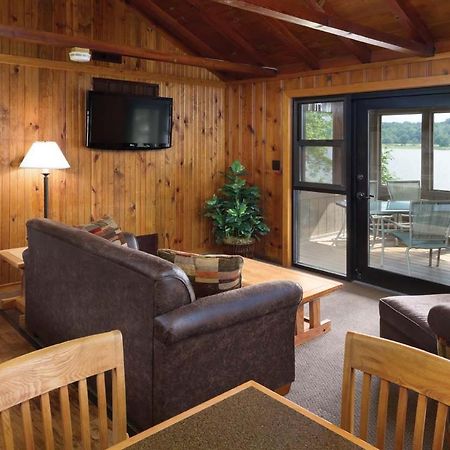 Hueston Woods Lodge And Conference Center College Corner Bagian luar foto