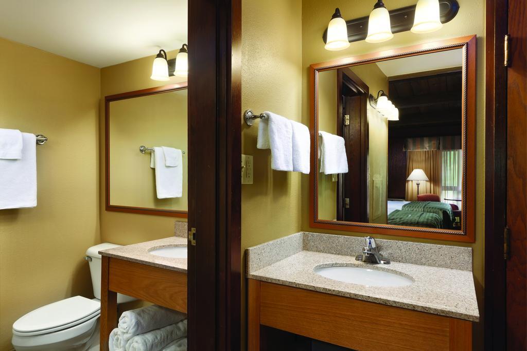 Hueston Woods Lodge And Conference Center College Corner Bagian luar foto