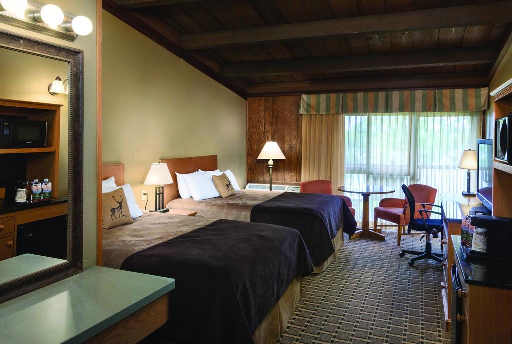 Hueston Woods Lodge And Conference Center College Corner Bagian luar foto