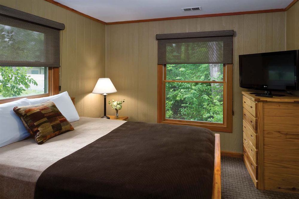 Hueston Woods Lodge And Conference Center College Corner Bagian luar foto