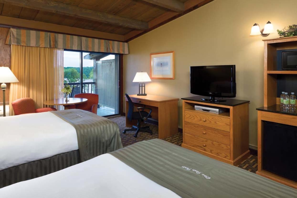 Hueston Woods Lodge And Conference Center College Corner Bagian luar foto