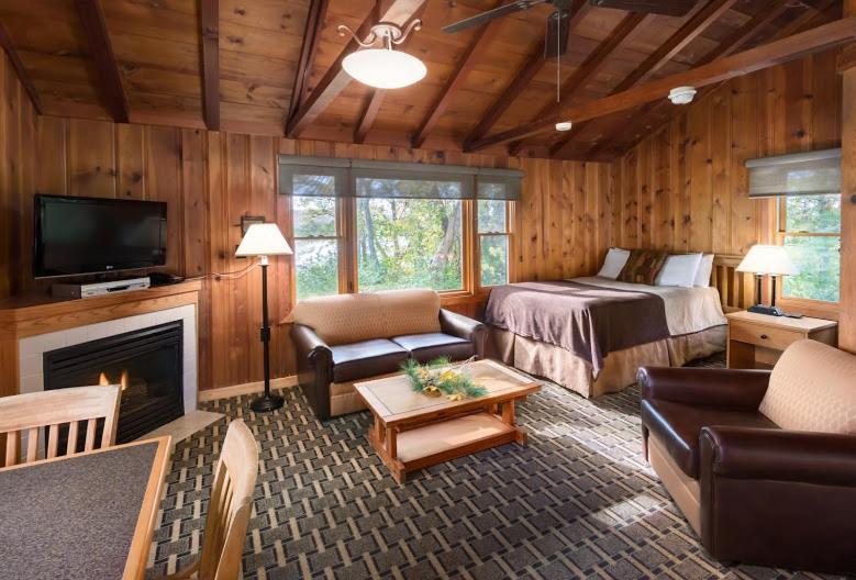 Hueston Woods Lodge And Conference Center College Corner Bagian luar foto